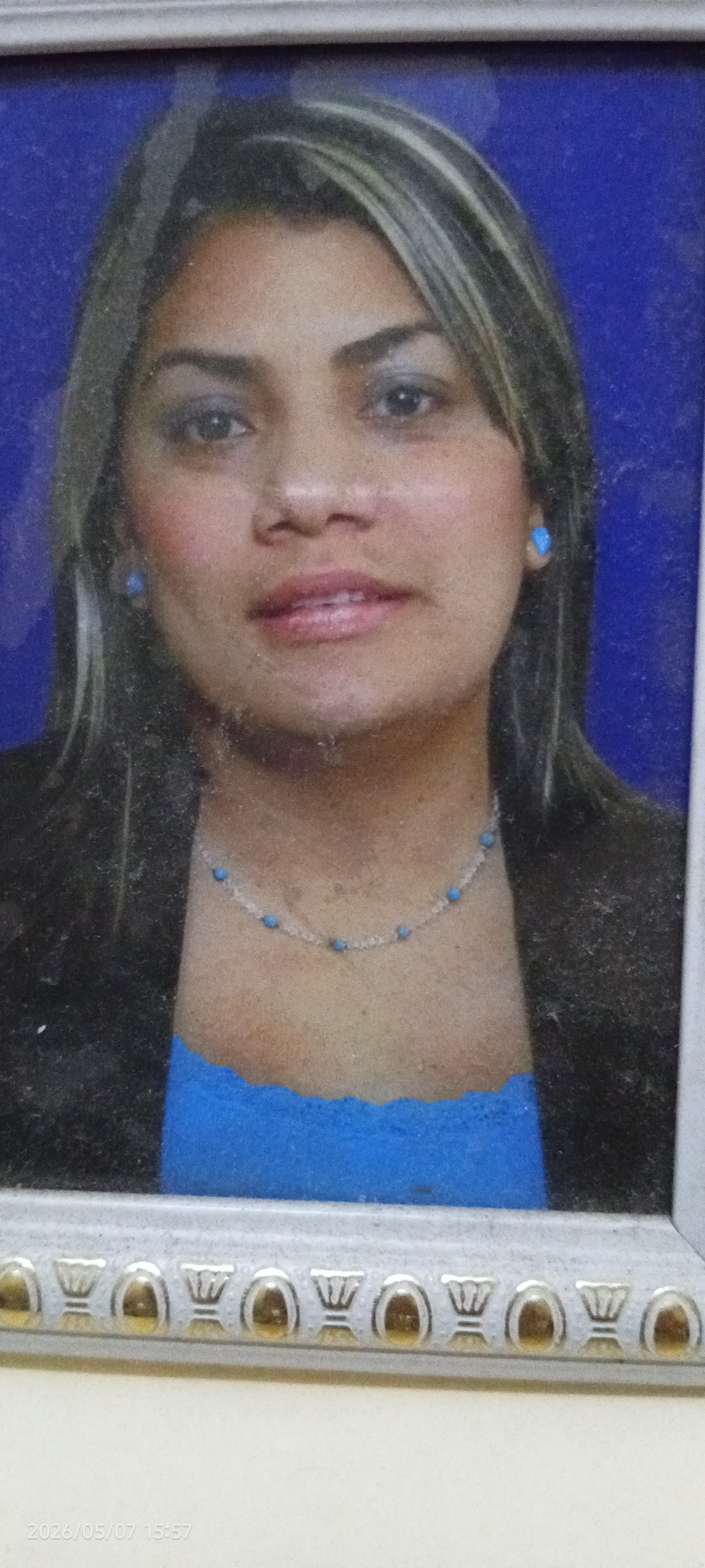 Anexe una foto carnet
