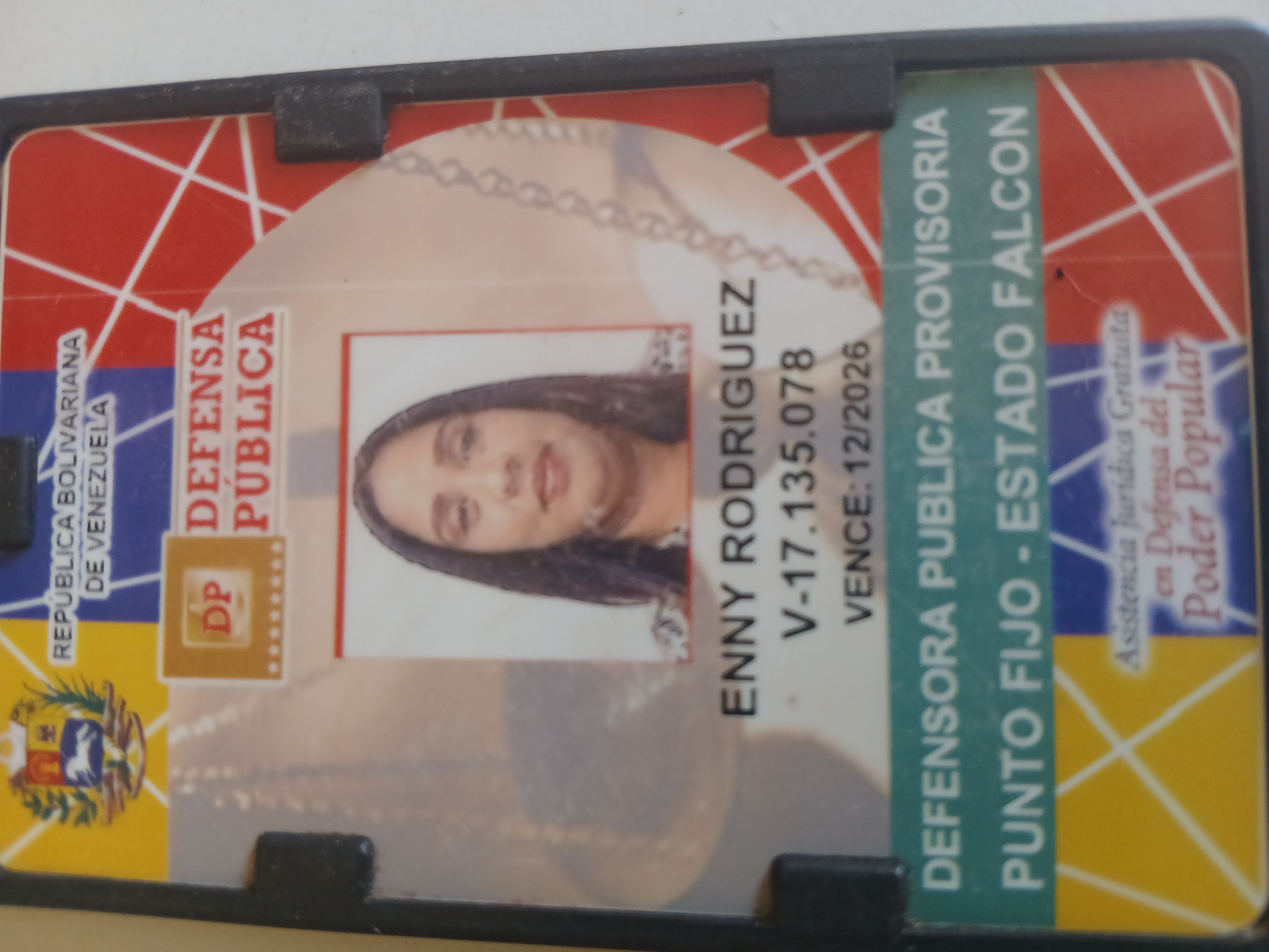 Anexe una foto carnet