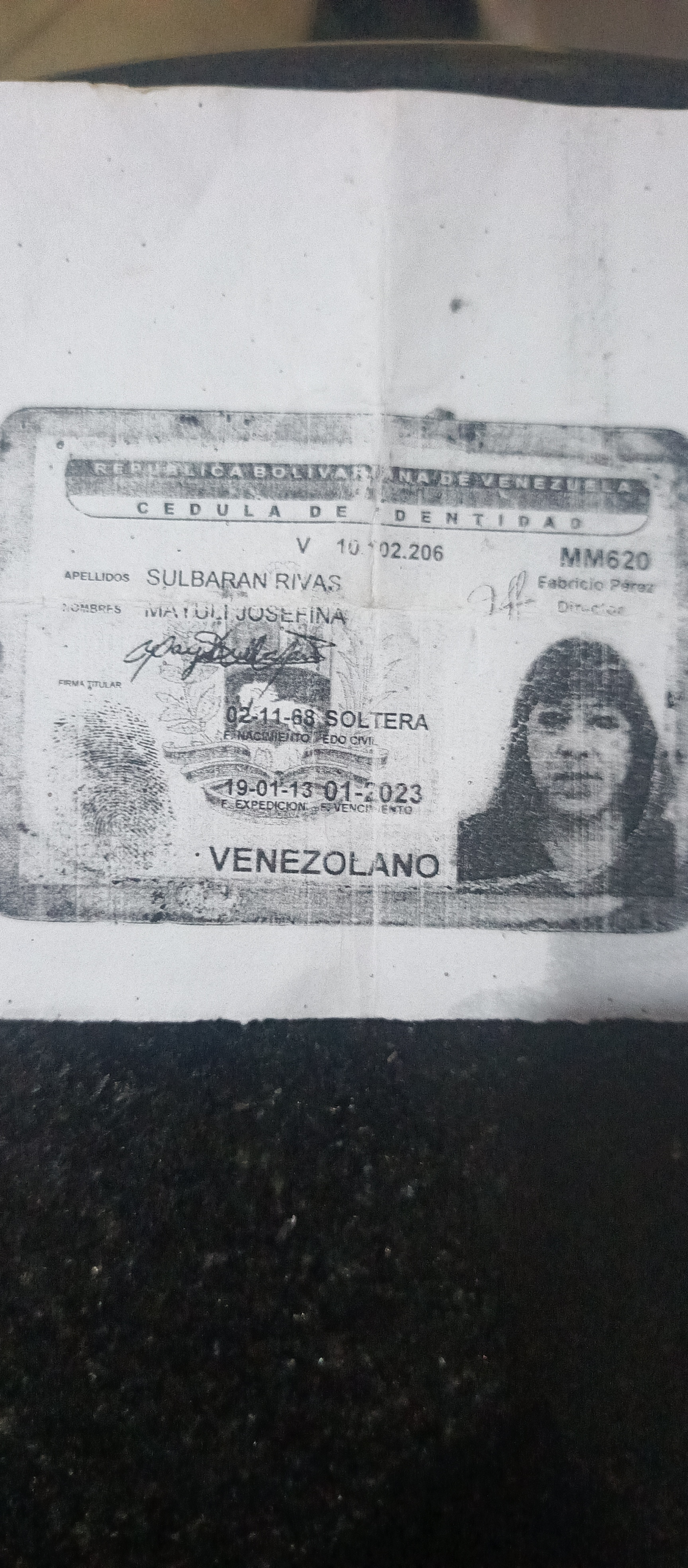 Anexe una foto carnet