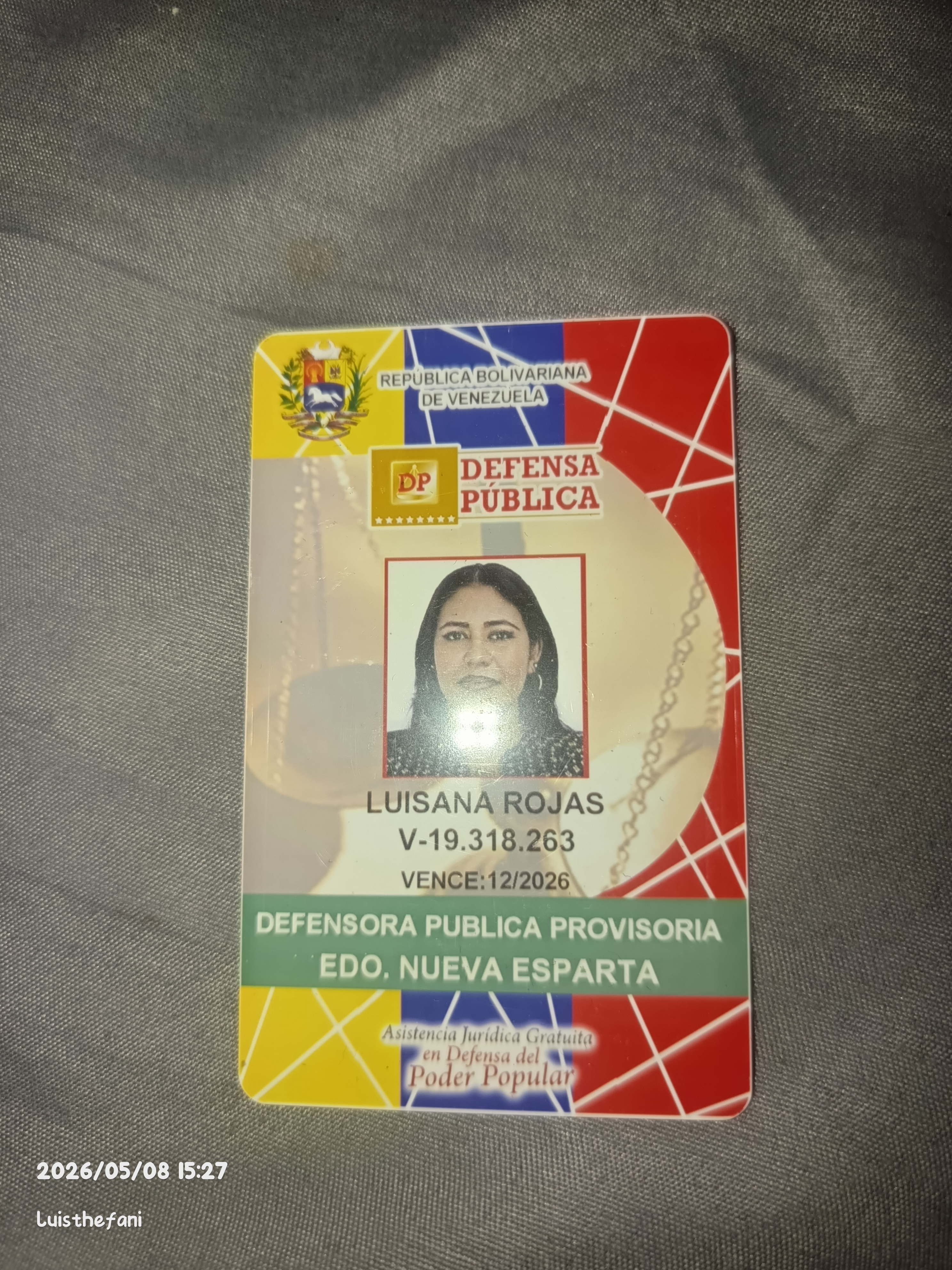 Anexe una foto carnet