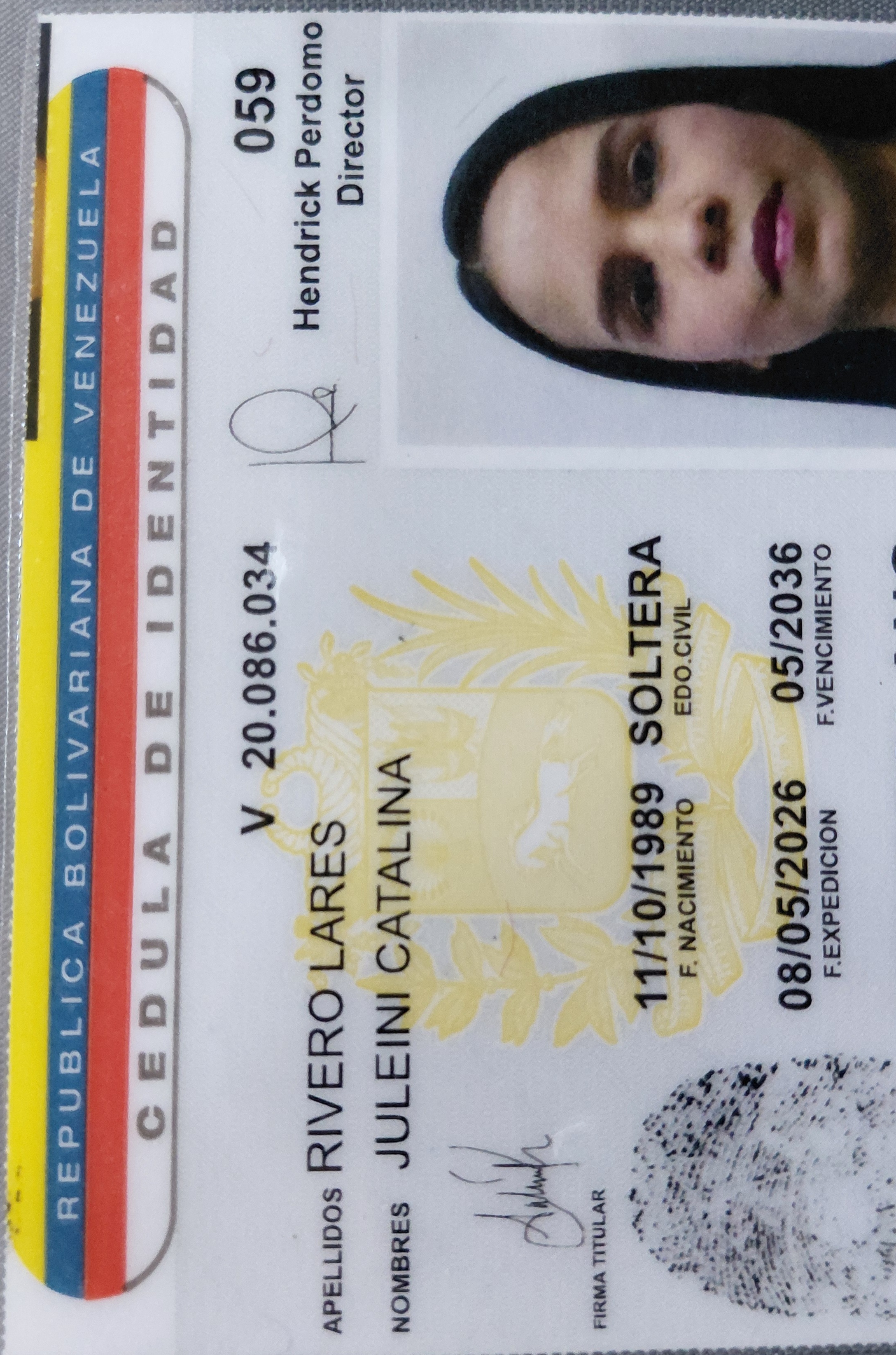 Anexe una foto carnet