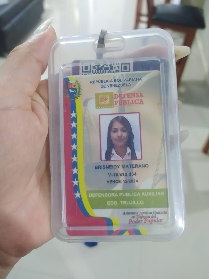 Anexe una foto carnet