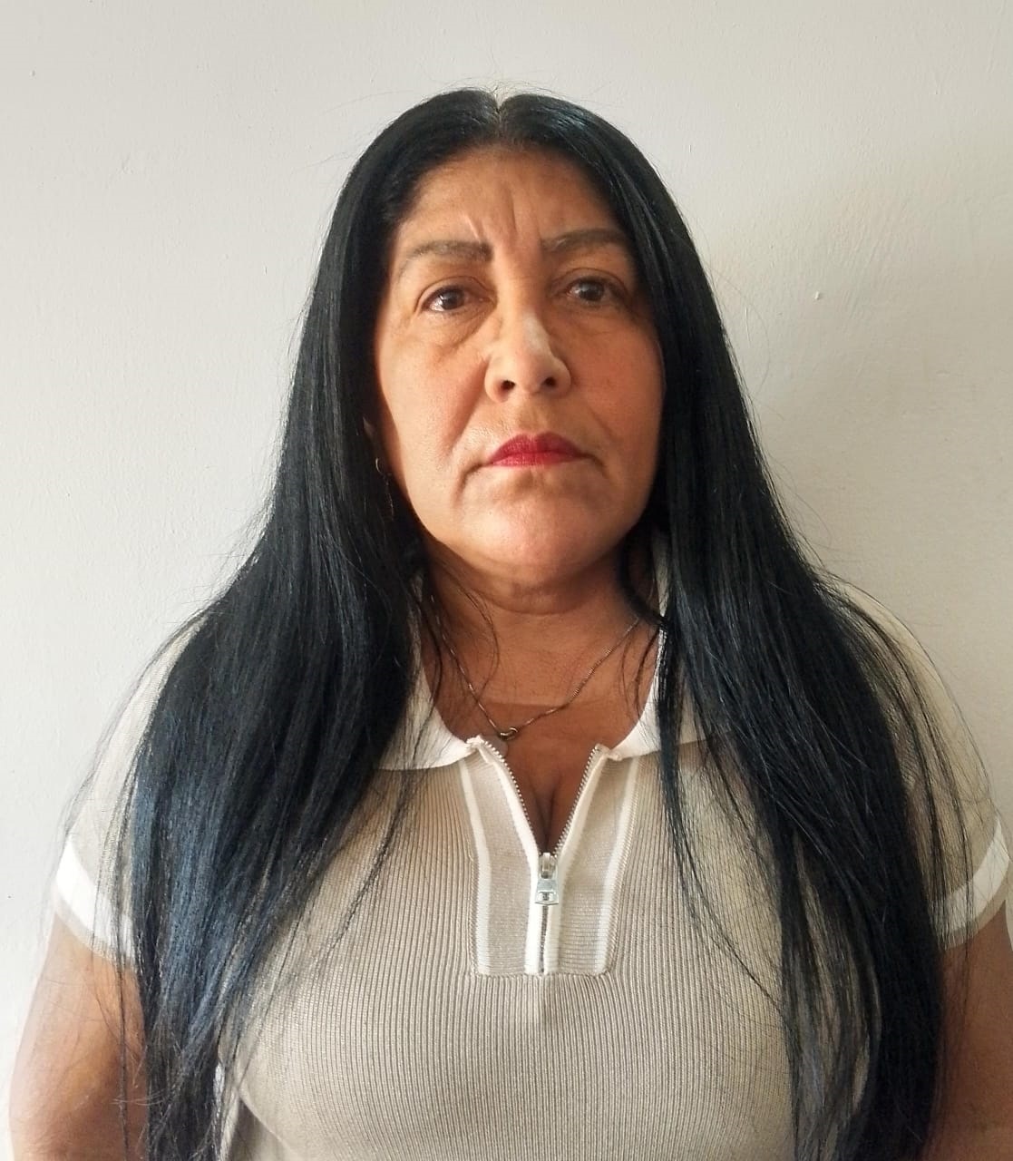Anexe una foto carnet