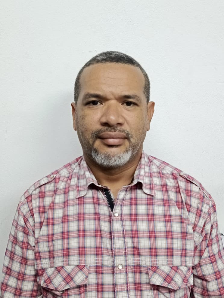 Anexe una foto carnet