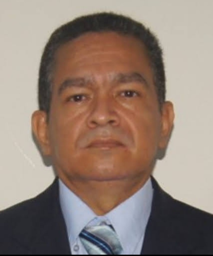 Anexe una foto carnet