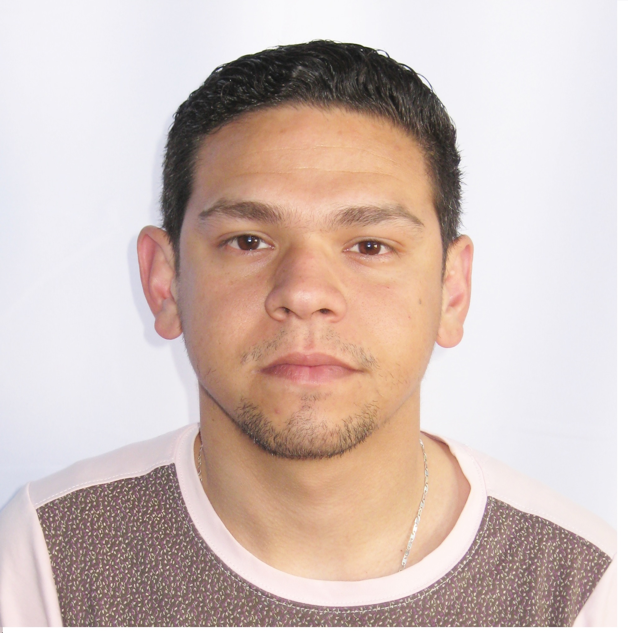 Anexe una foto carnet