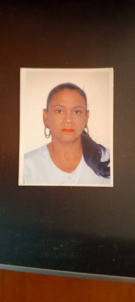 Anexe una foto carnet