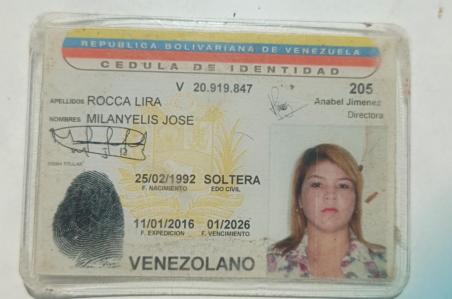 Anexe copia de la cédula