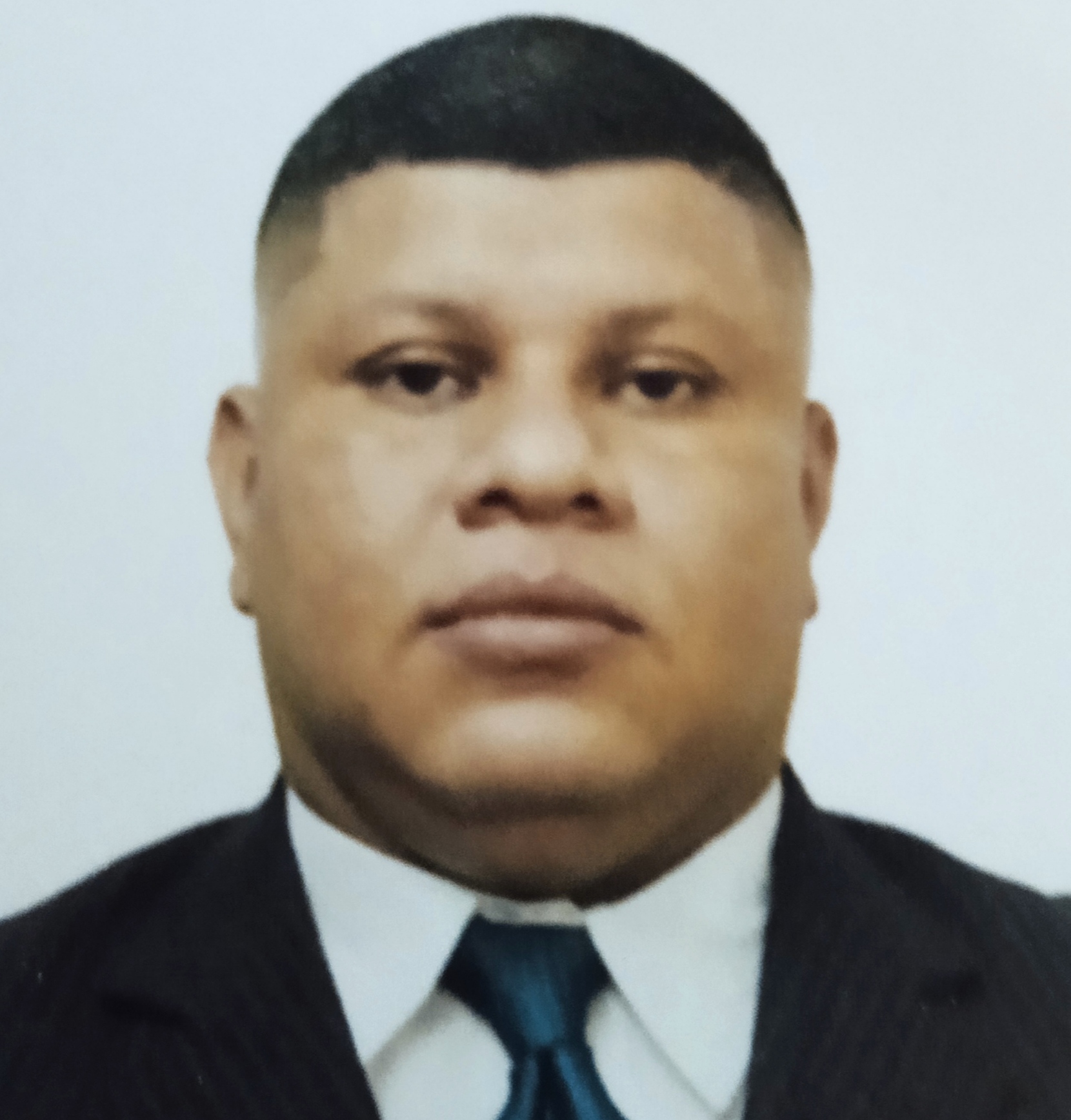 Anexe una foto carnet