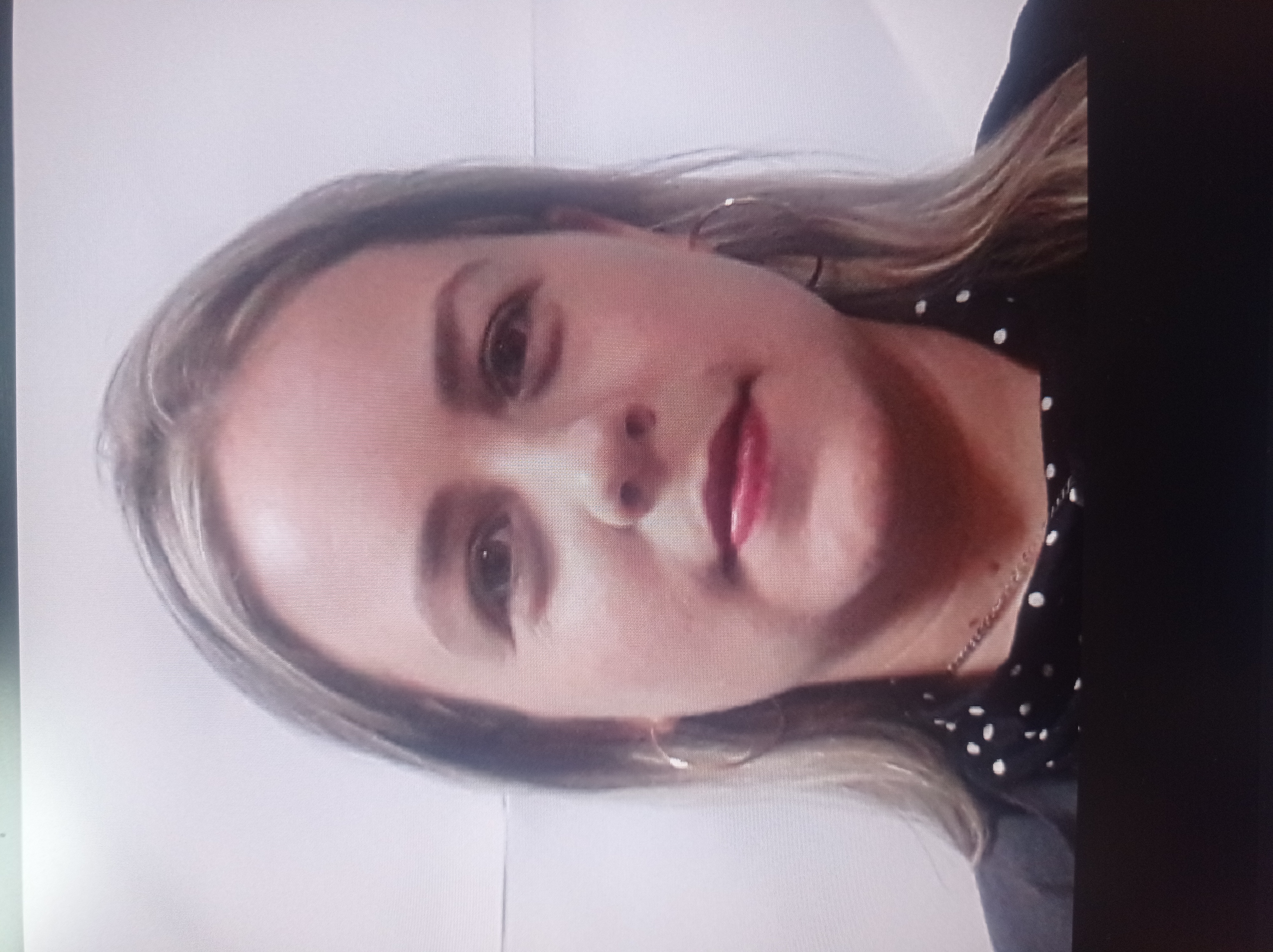 Anexe una foto carnet