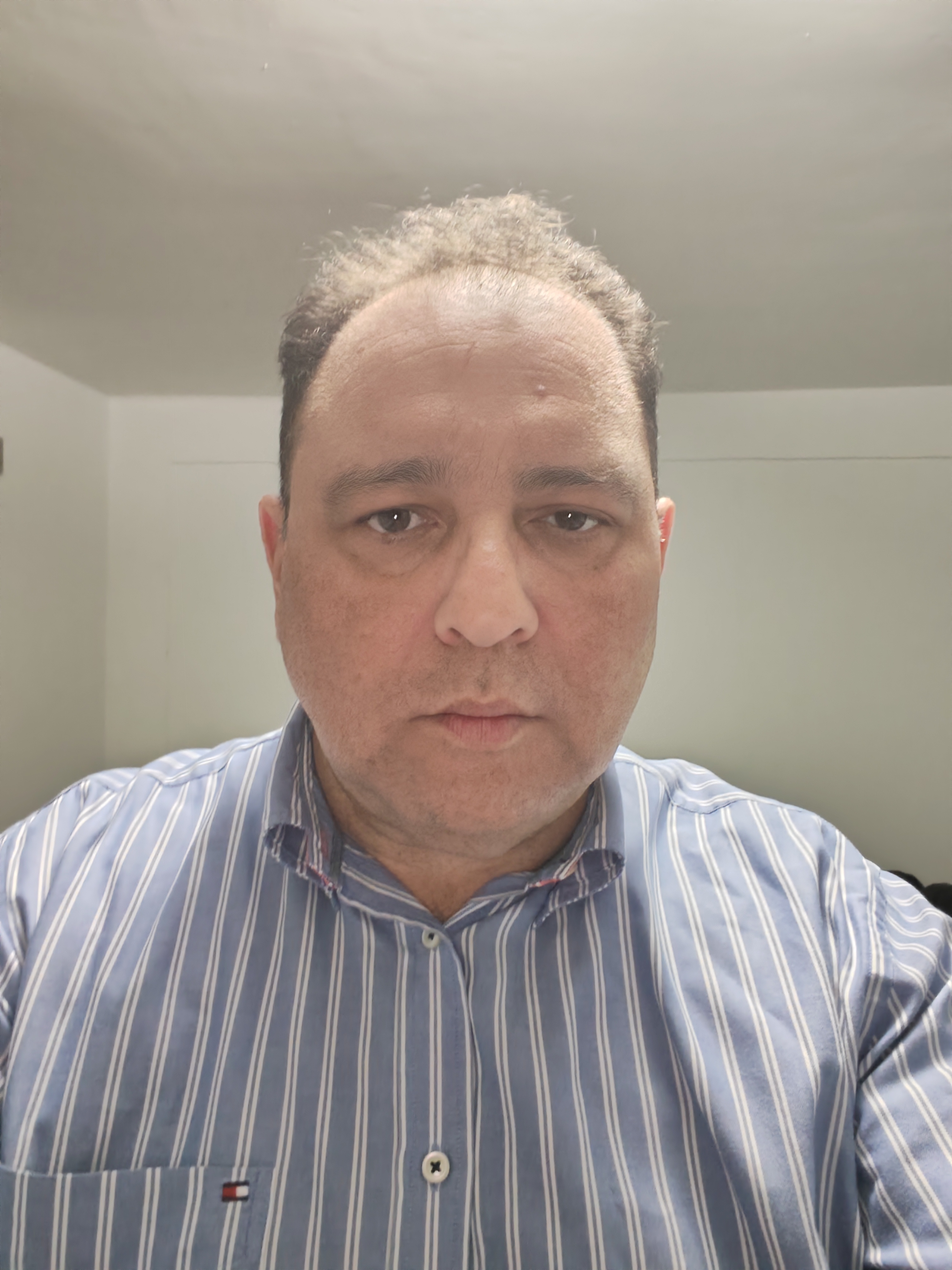 Anexe una foto carnet