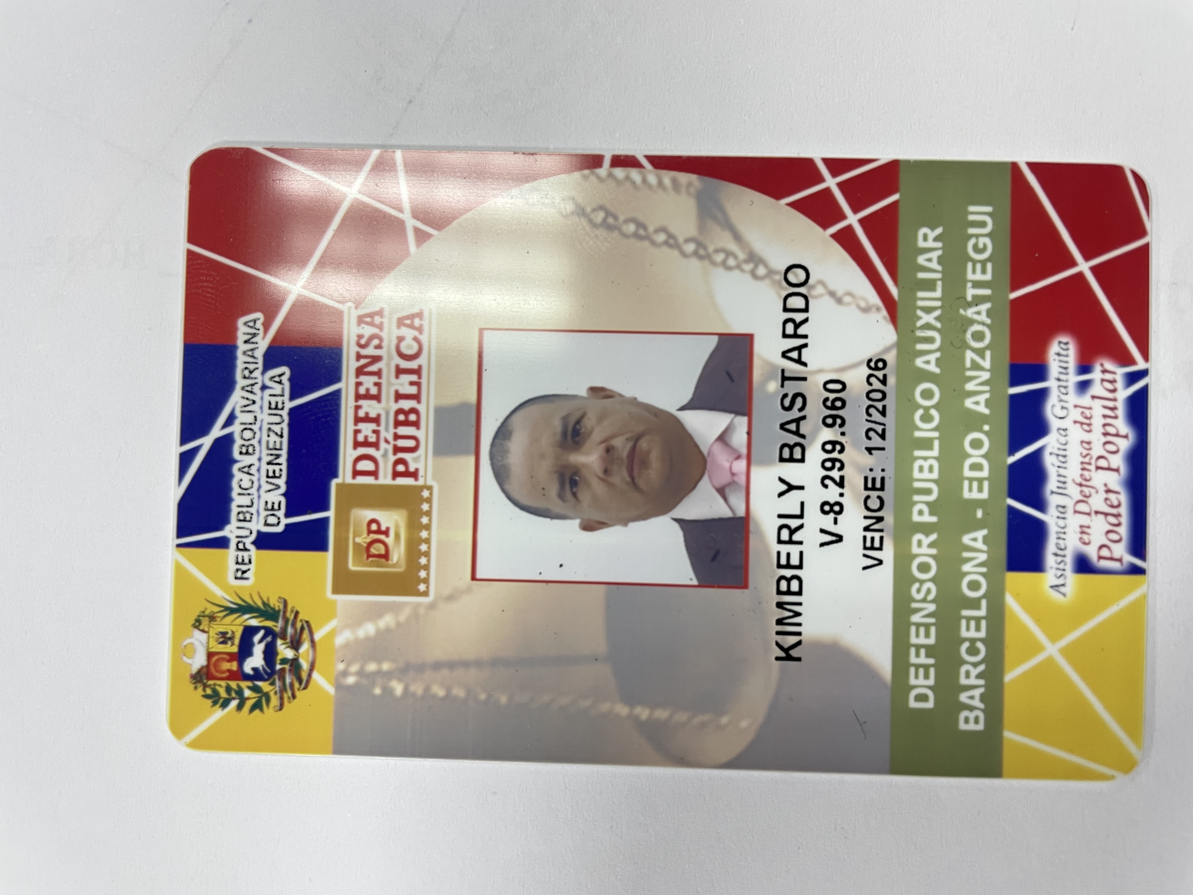 Anexe una foto carnet