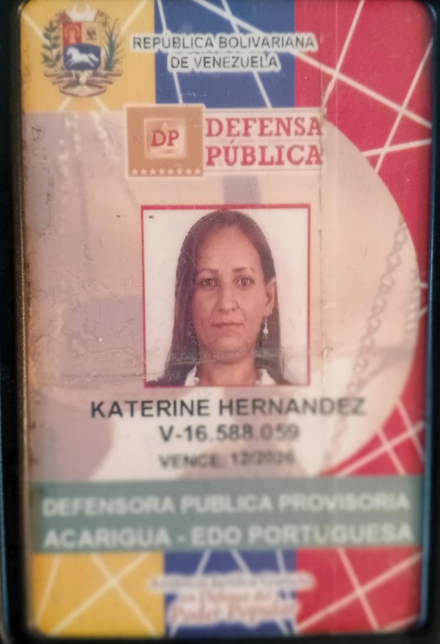 Anexe una foto carnet