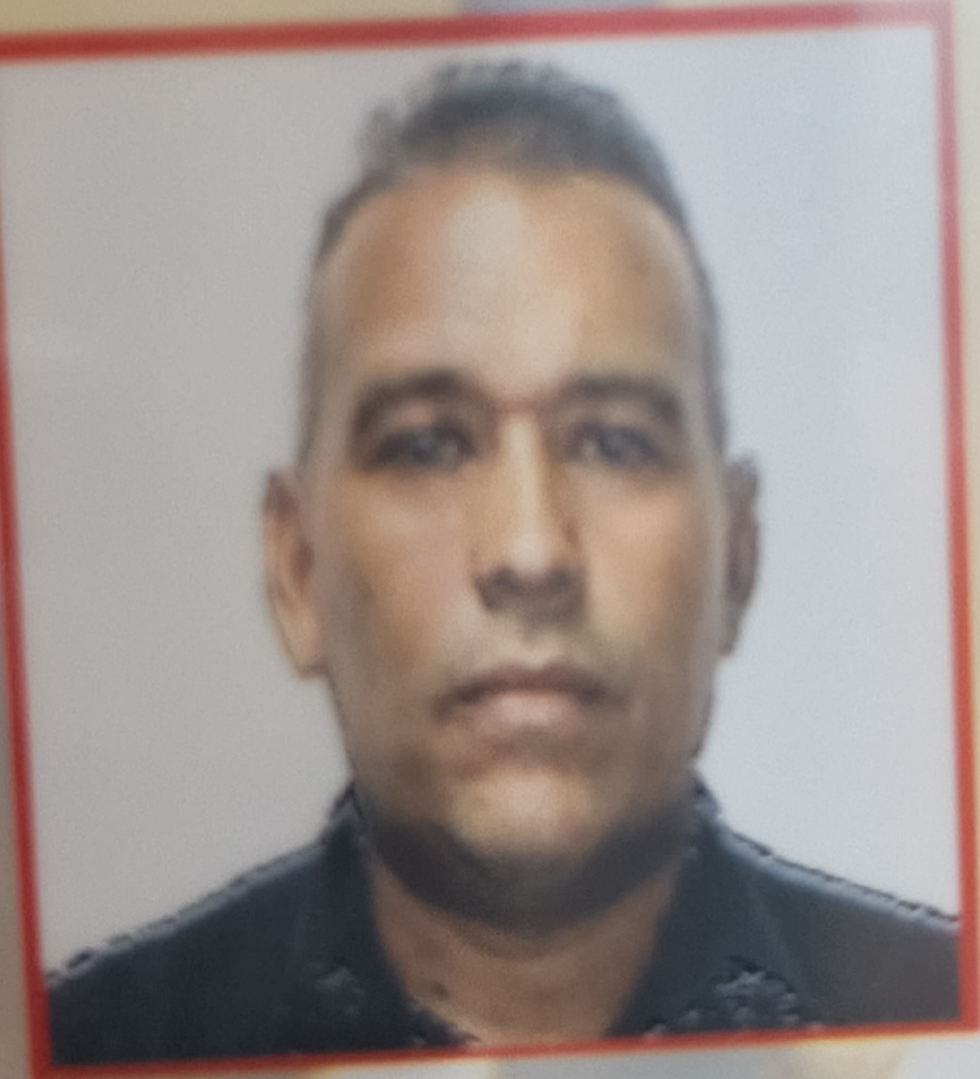Anexe una foto carnet