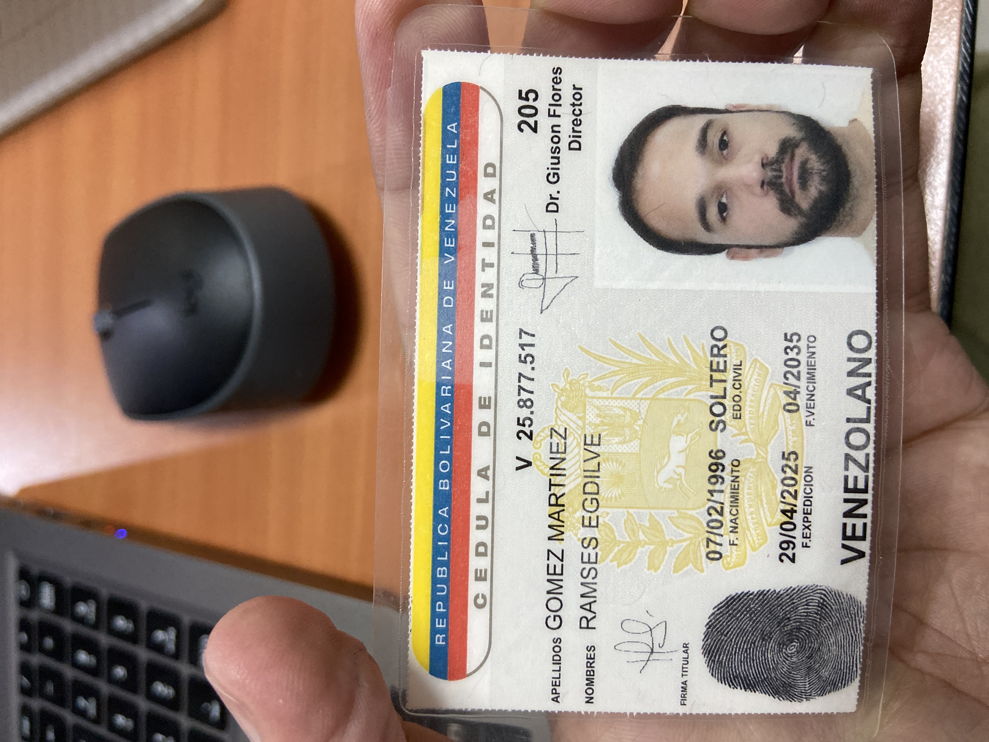 Anexe copia de la cédula