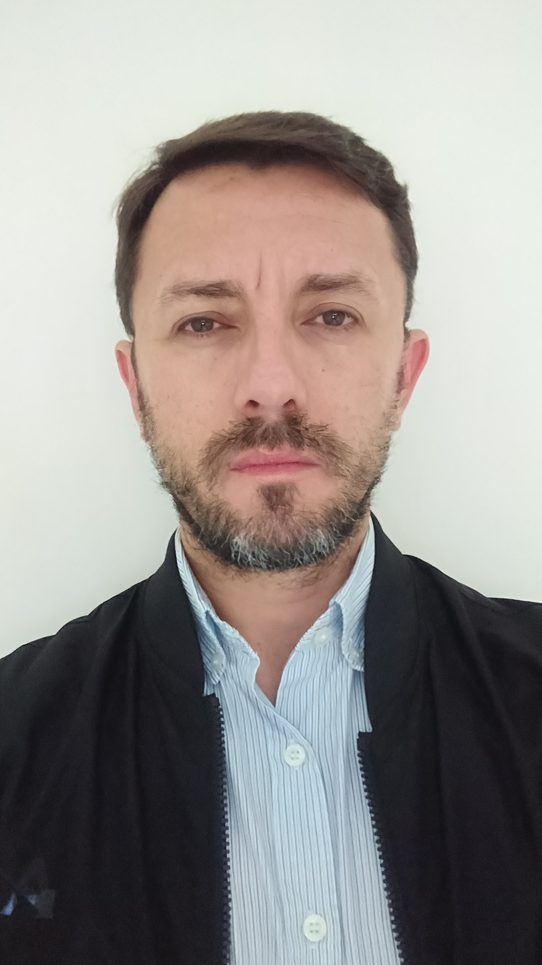 Anexe una foto carnet