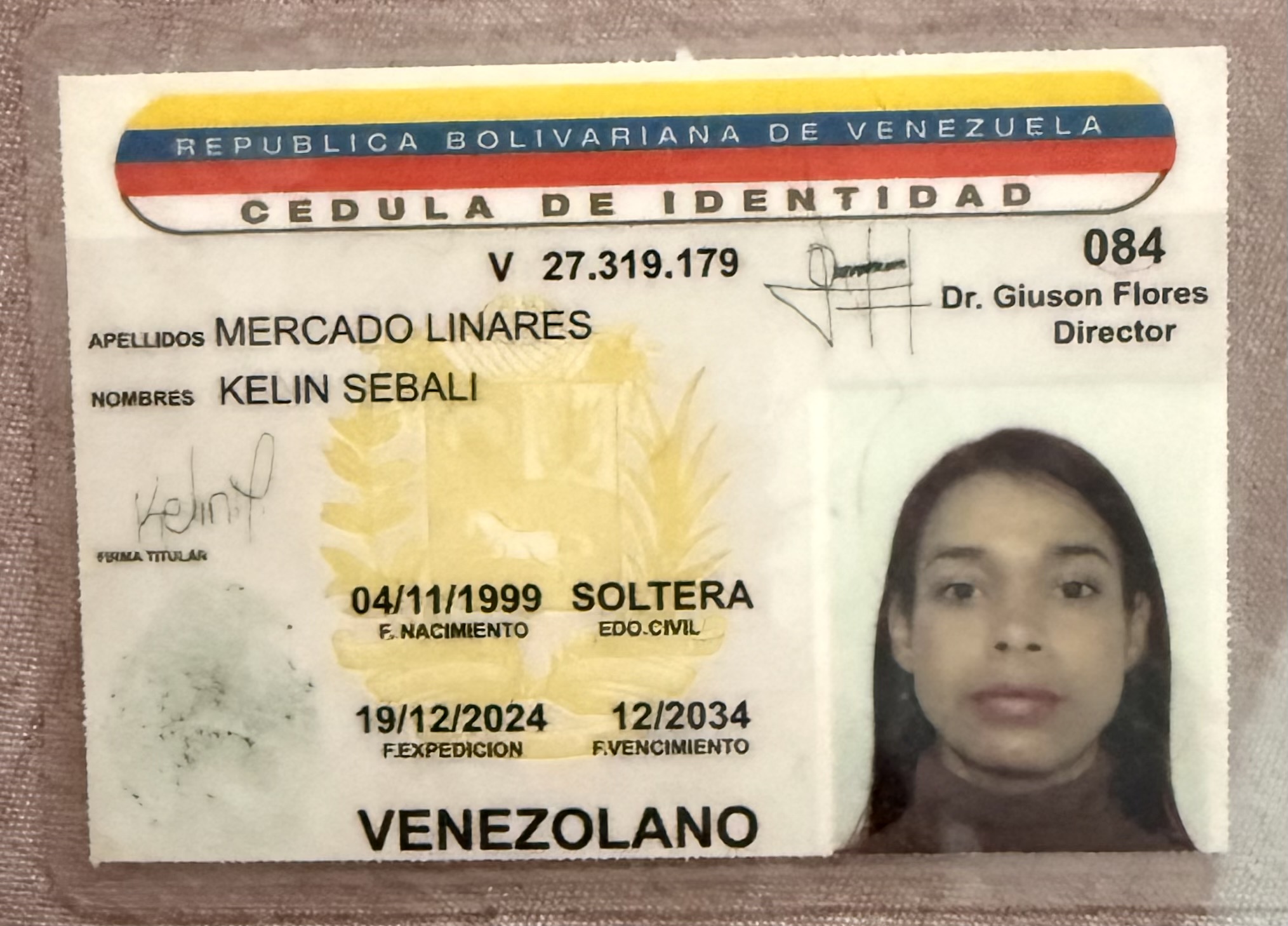 Anexe copia de la cédula