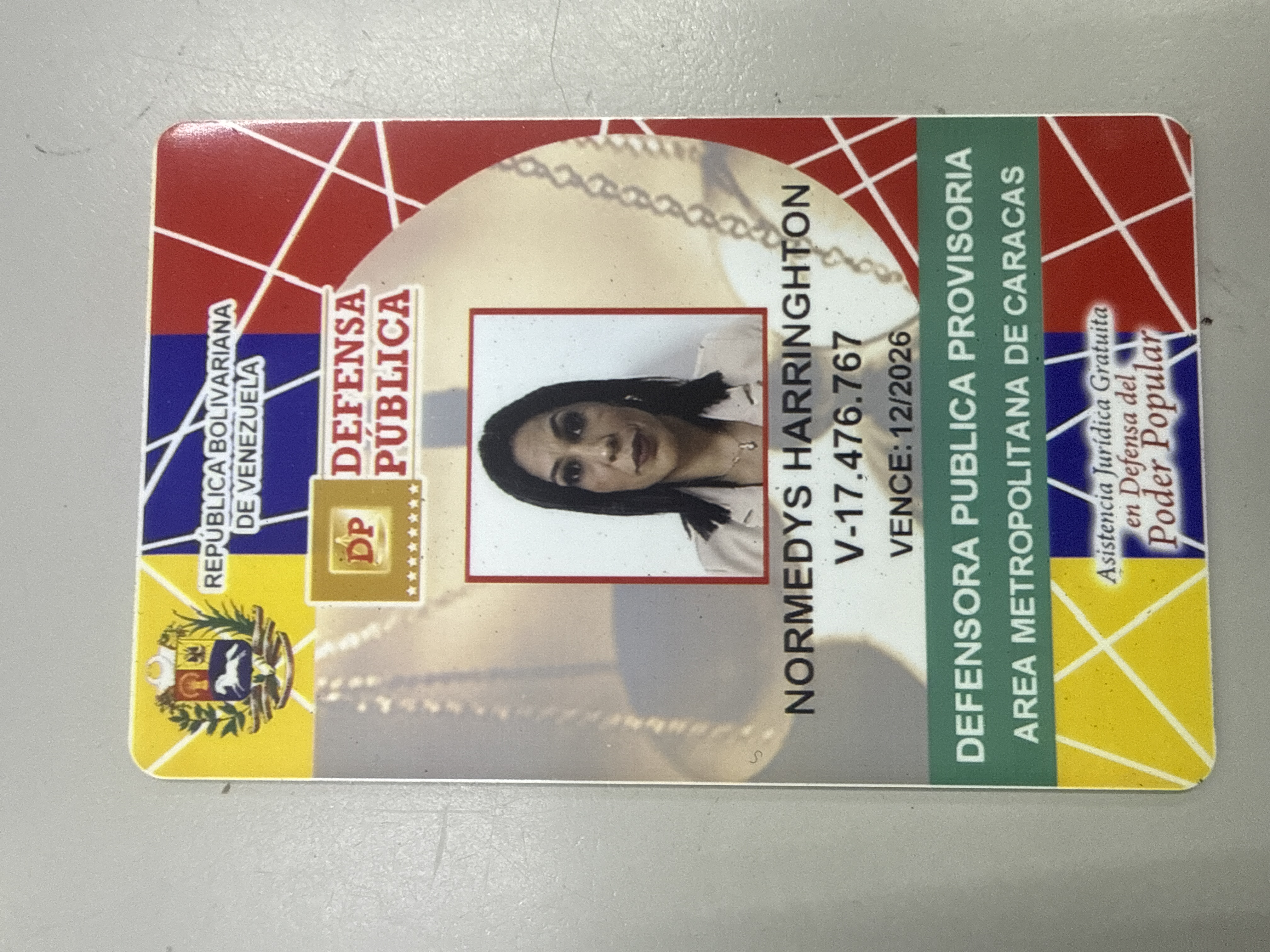 Anexe una foto carnet